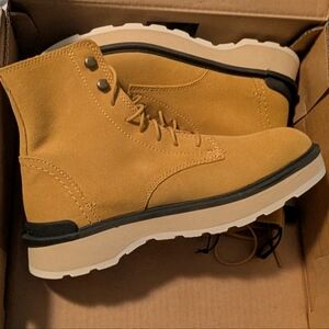 Brand New Sorel Hi-Line Boots